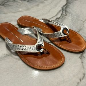 Report flip-flops. Size 8. White straps with rhinestones.